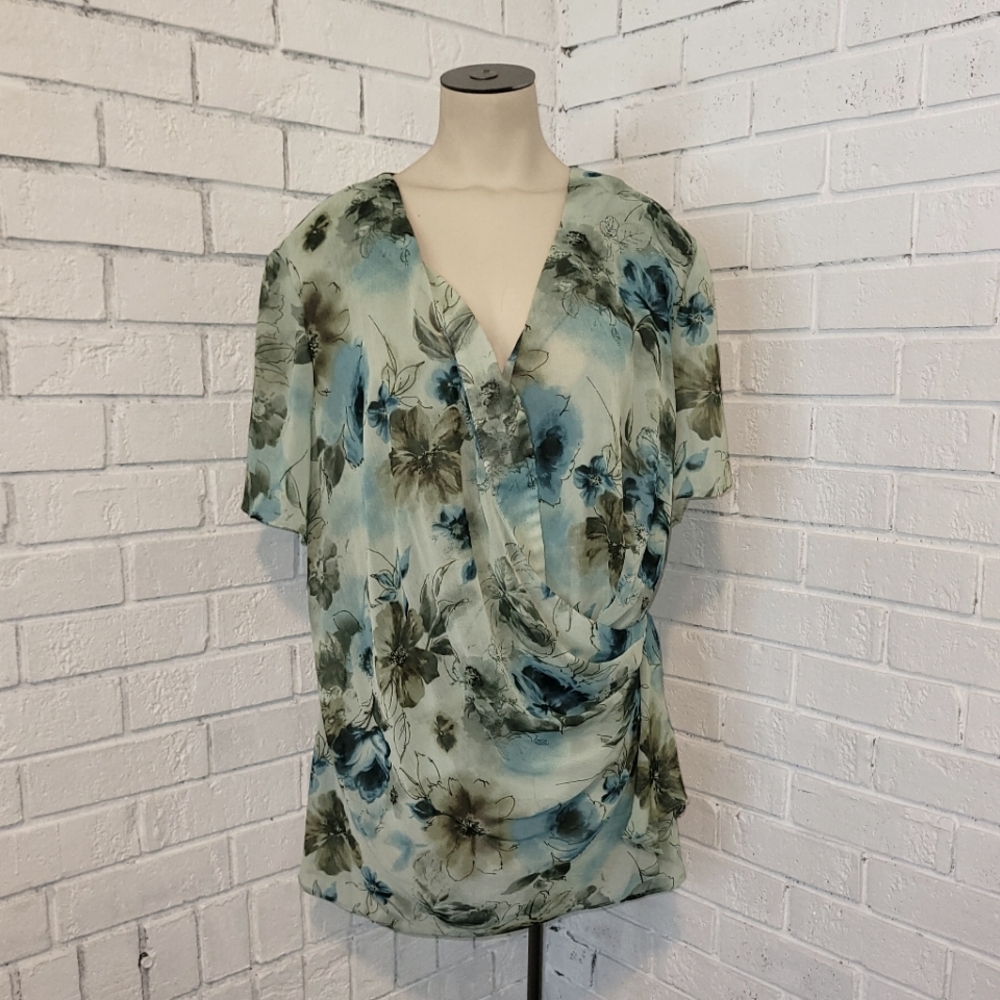 Dressbarn Woman 18W Floral Blouse - Green & Blue Flowy V-Neck Top